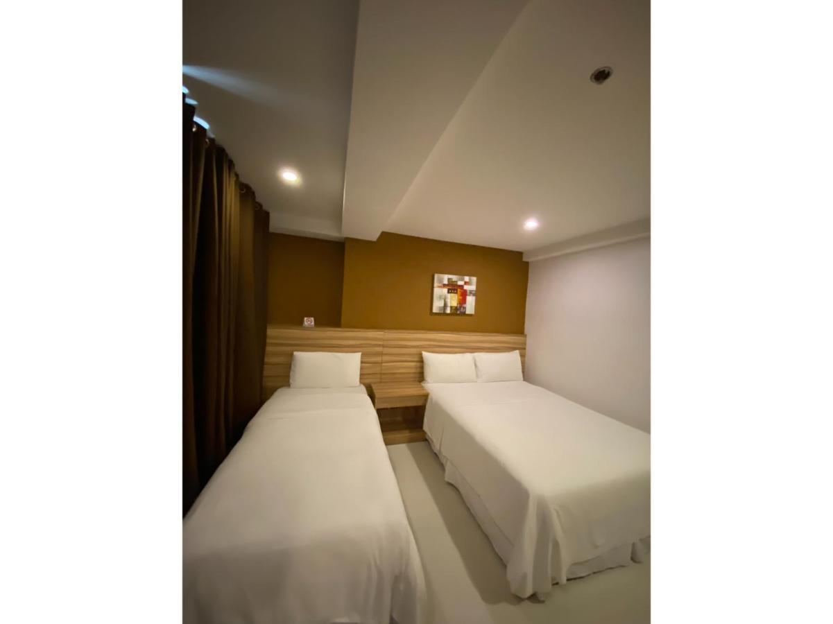 Vaccinated Staff - Capital O 820 Guijo Suites Makati Manila Exterior foto